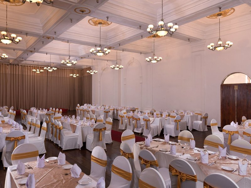 Queen’s Hotel 13