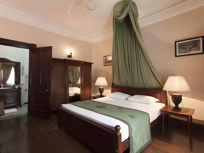 Queen’s Hotel 15