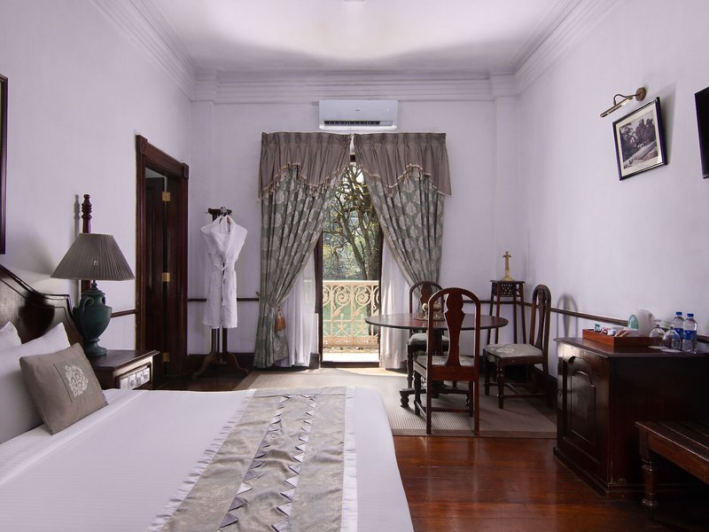 Queen’s Hotel 21