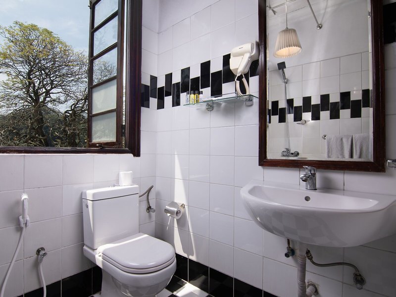 Queen’s Hotel 27