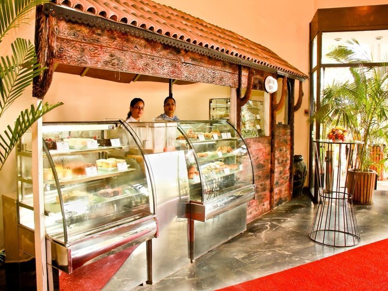 Grand Oriental Hotel 8