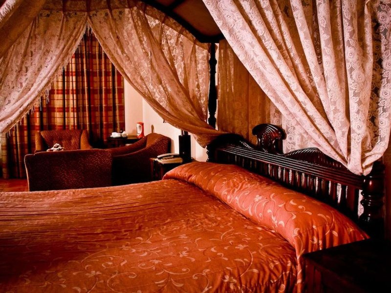 Grand Oriental Hotel 11