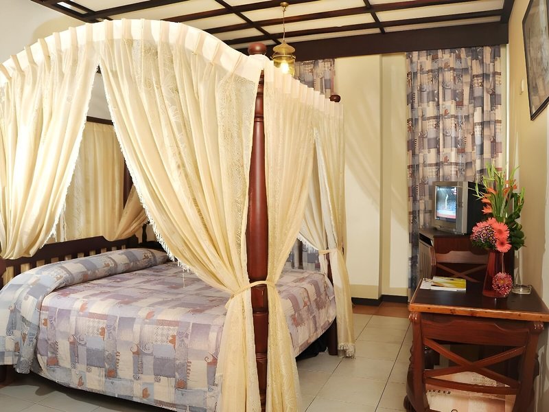 Grand Oriental Hotel 13