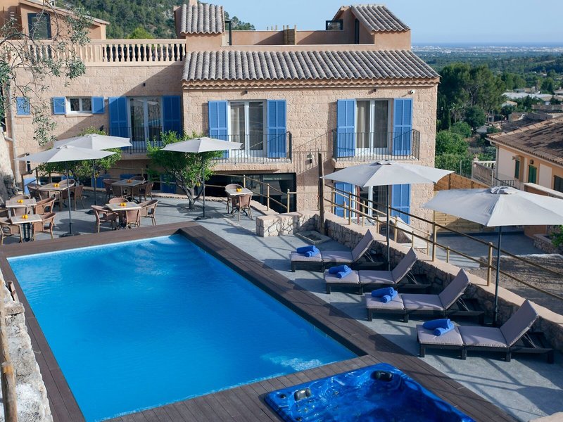 Es Corte Vell Inland Hotel 1