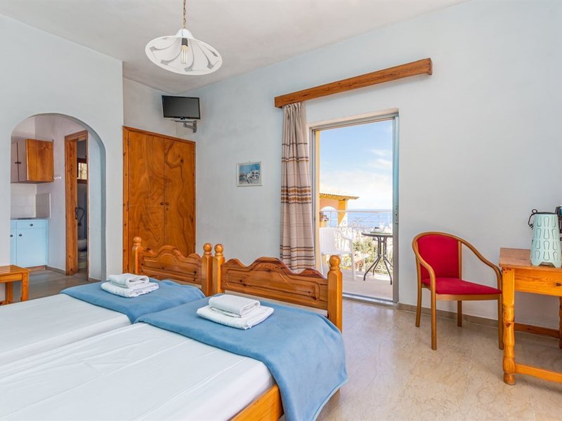 Alexandros Studios And Apartments 8