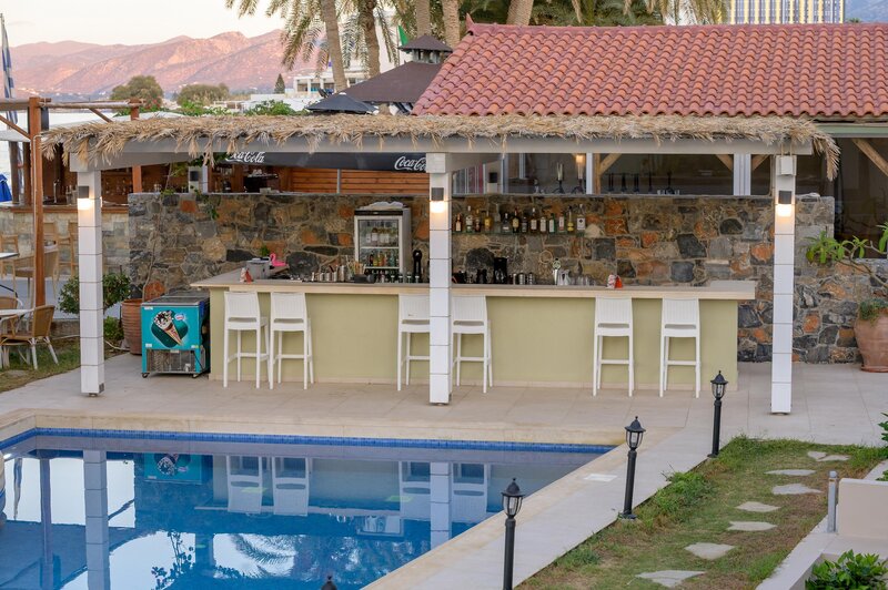 Zeus Hotels Palm Beach 10
