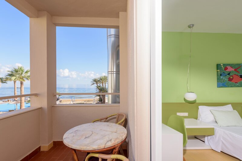 Zeus Hotels Palm Beach 17