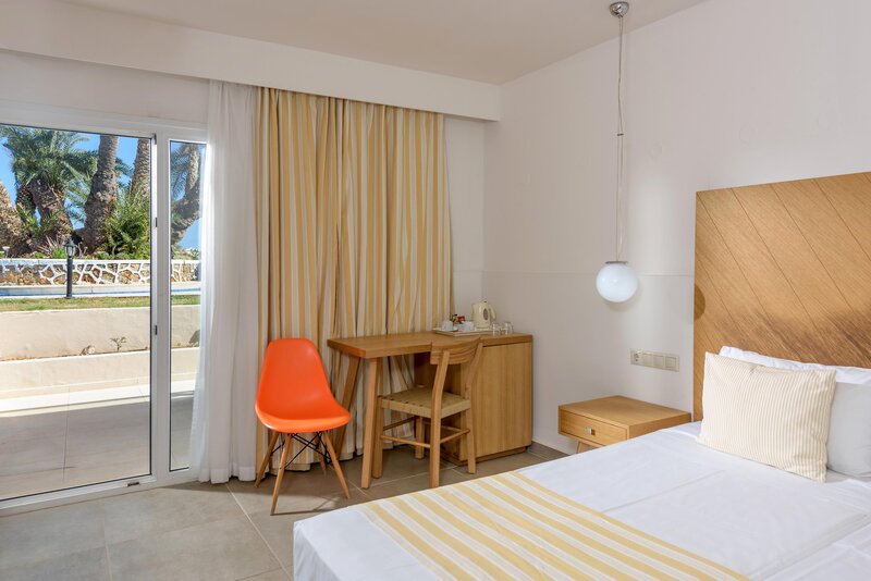 Zeus Hotels Palm Beach 18