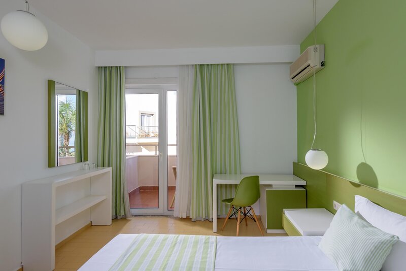 Zeus Hotels Palm Beach 20