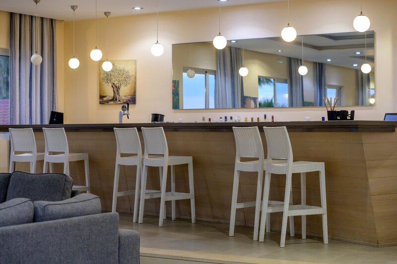 Zeus Hotels Palm Beach 23