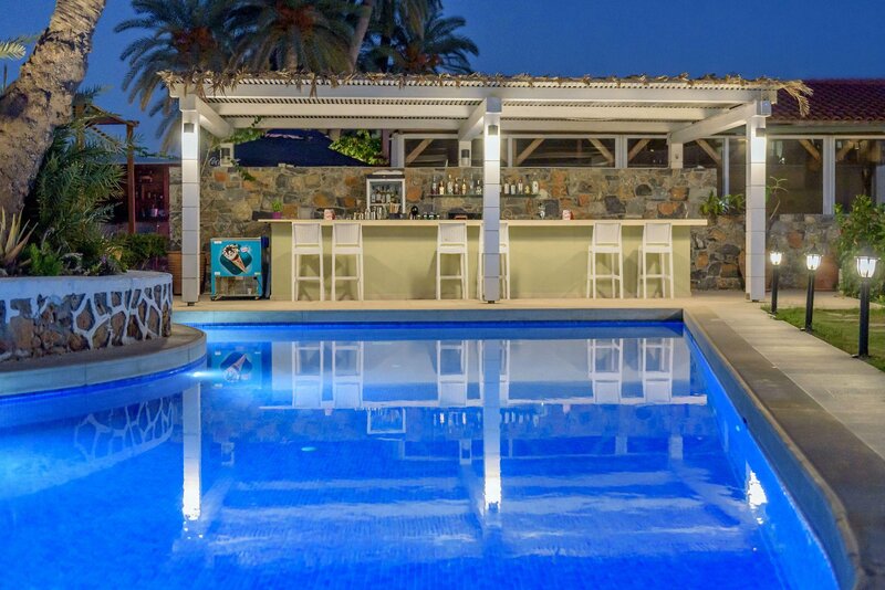 Zeus Hotels Palm Beach 32