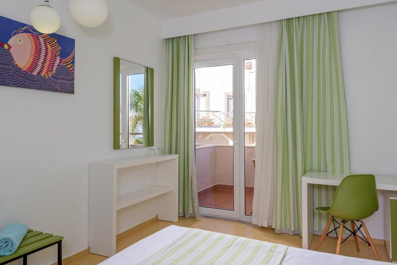 Zeus Hotels Palm Beach 41