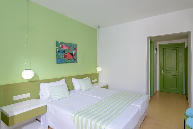 Zeus Hotels Palm Beach 42