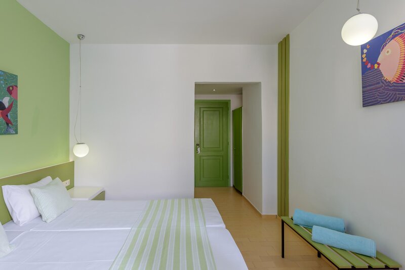 Zeus Hotels Palm Beach 43