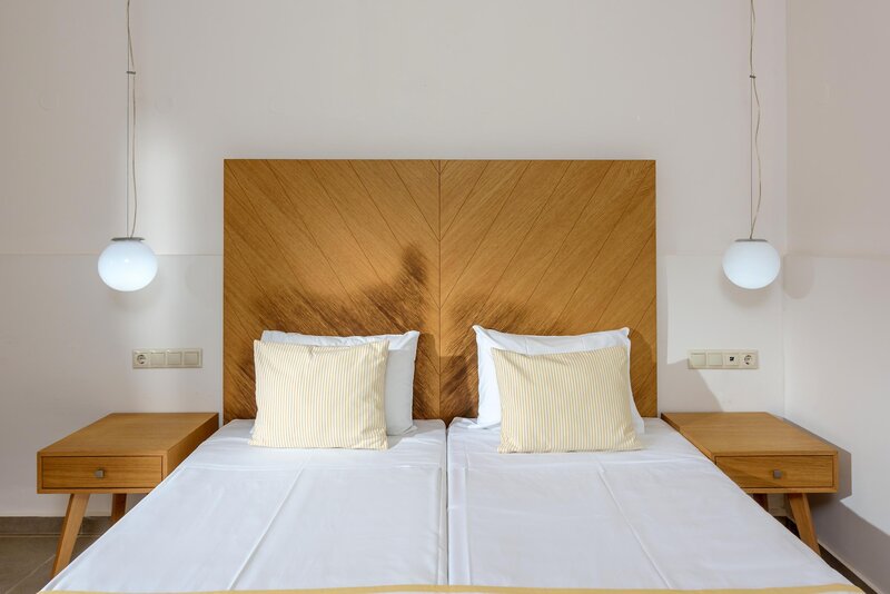 Zeus Hotels Palm Beach 44