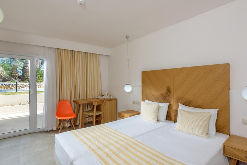 Zeus Hotels Palm Beach 45