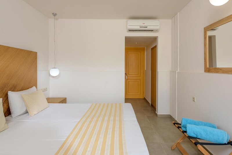 Zeus Hotels Palm Beach 48