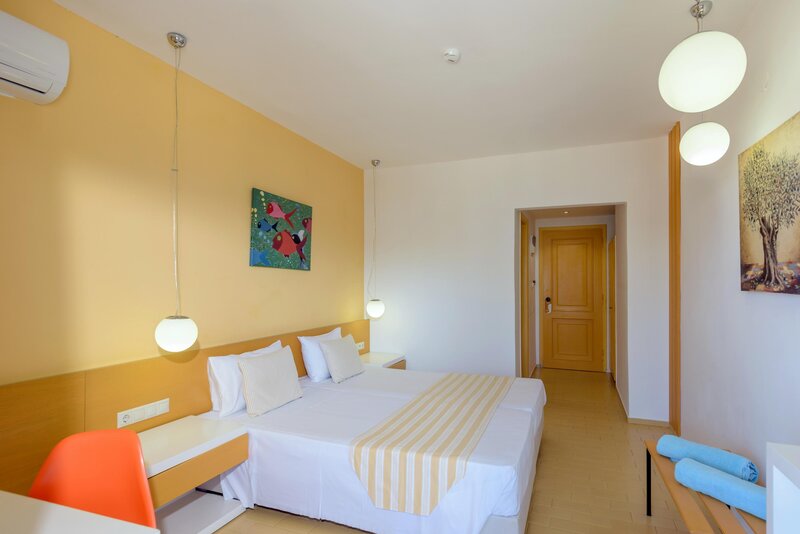 Zeus Hotels Palm Beach 49