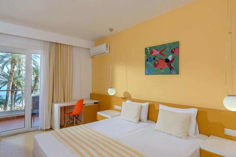 Zeus Hotels Palm Beach 50