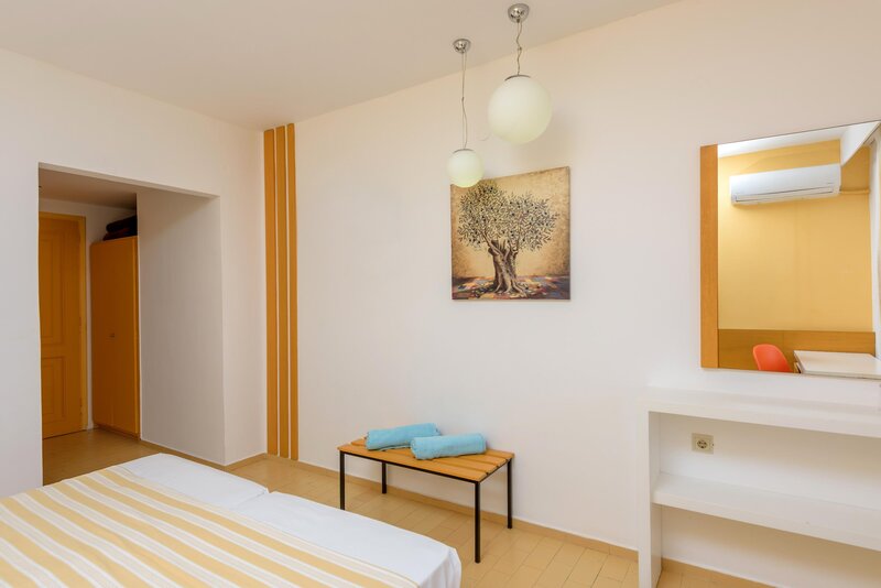 Zeus Hotels Palm Beach 52
