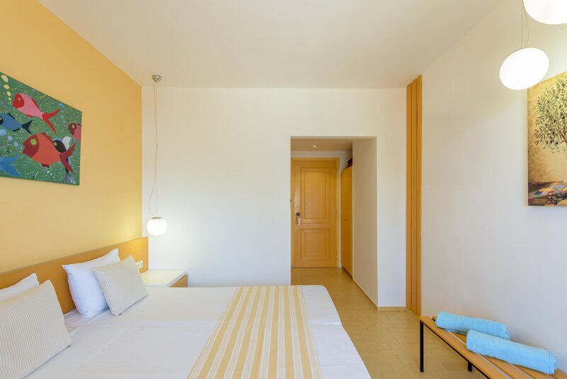 Zeus Hotels Palm Beach 53