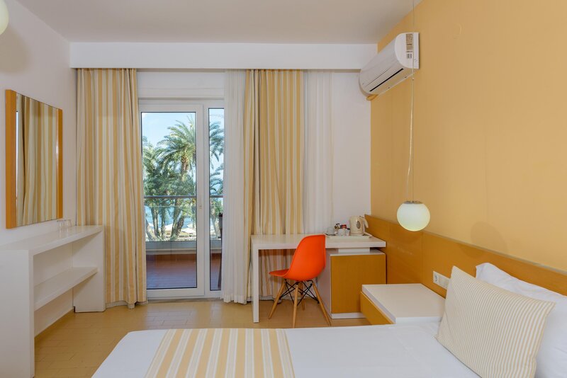 Zeus Hotels Palm Beach 54