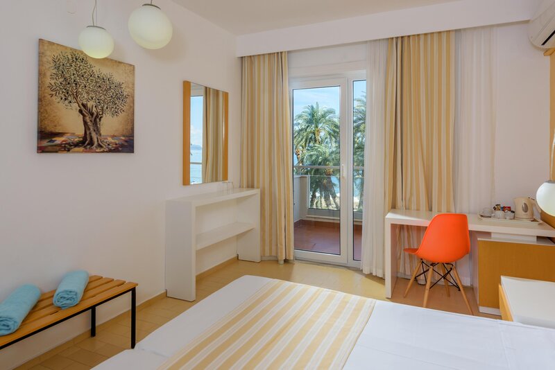 Zeus Hotels Palm Beach 55