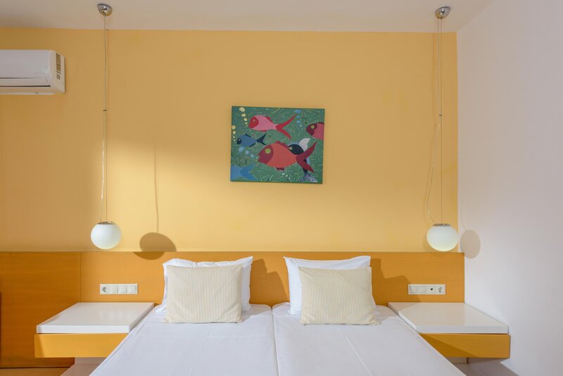 Zeus Hotels Palm Beach 56