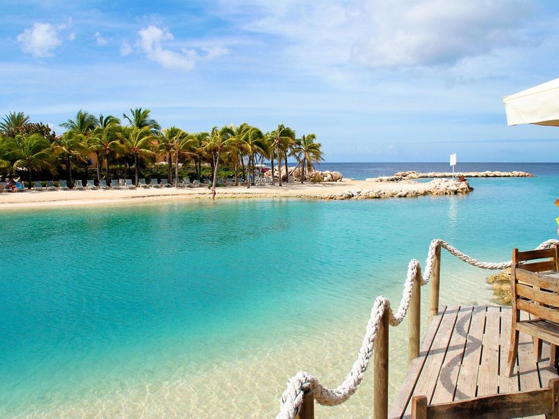LionsDive Beach Resort 17