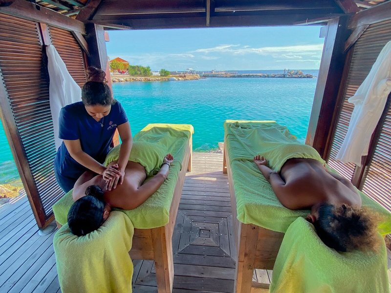 LionsDive Beach Resort 41