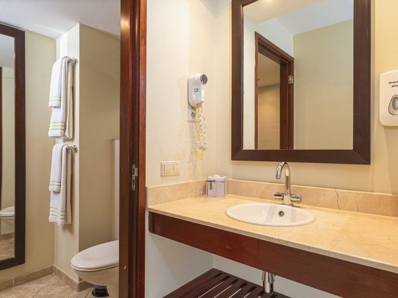 LionsDive Beach Resort 48