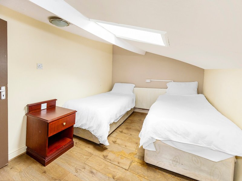 Old Oak Tree Inn 7
