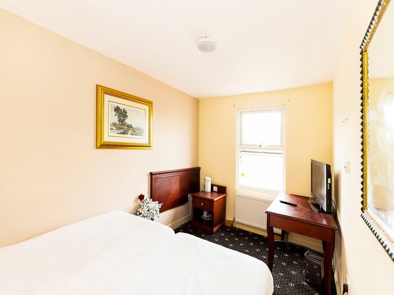Old Oak Tree Inn 10