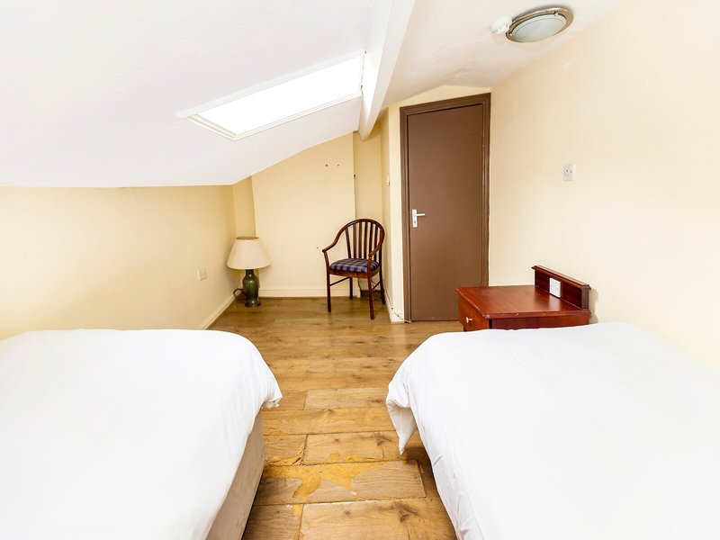 Old Oak Tree Inn 16