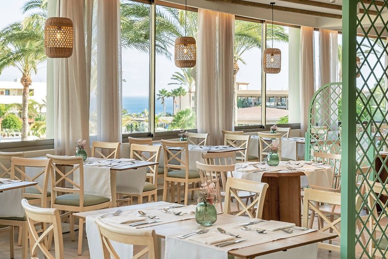 Iberostar Waves Gaviotas Park 14