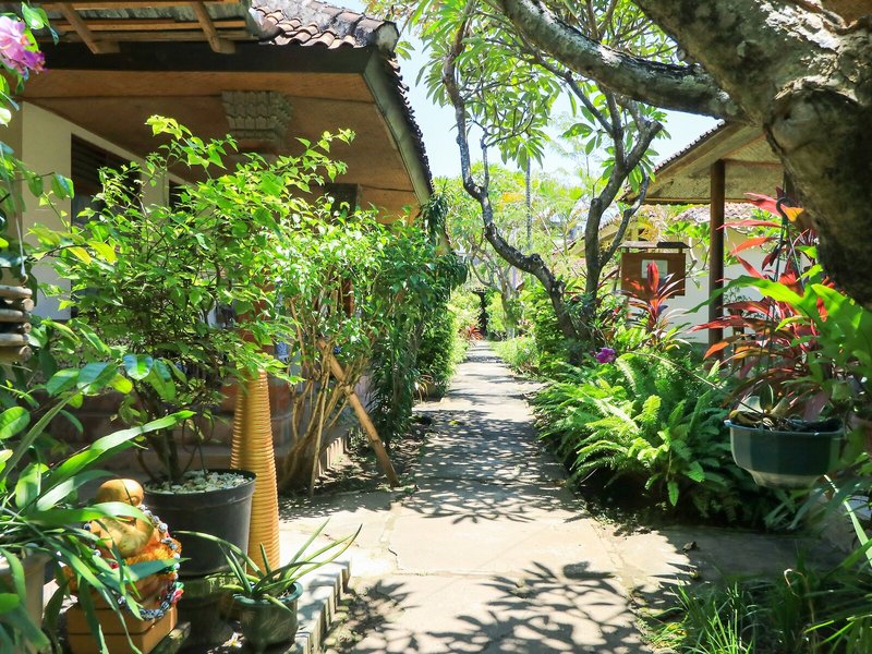 Mertha Jati Hotel & Bungalow By Zuzu 1