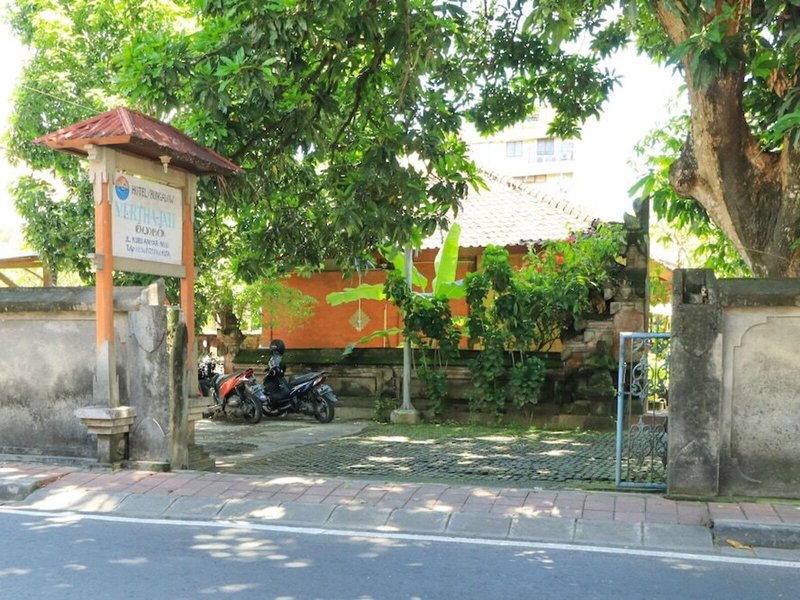 Mertha Jati Hotel & Bungalow By Zuzu 3
