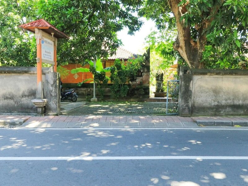 Mertha Jati Hotel & Bungalow By Zuzu 6