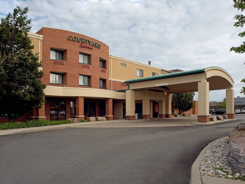 Courtyard Hamilton 2