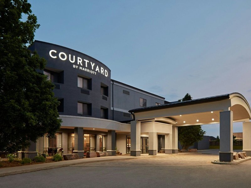 Courtyard Hamilton 3