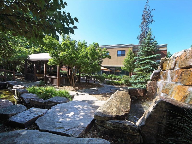 Courtyard Hamilton 5