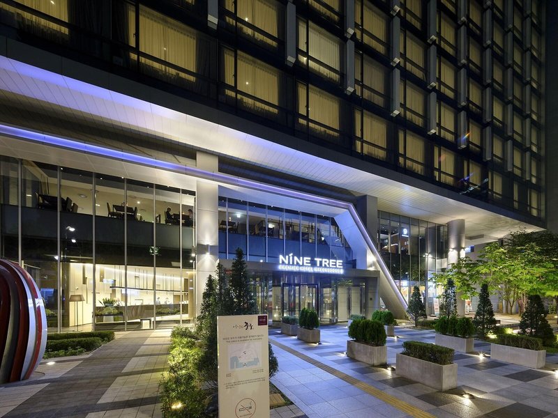 Nine Tree Premier Hotel Myeongdong II 2 - Exterior