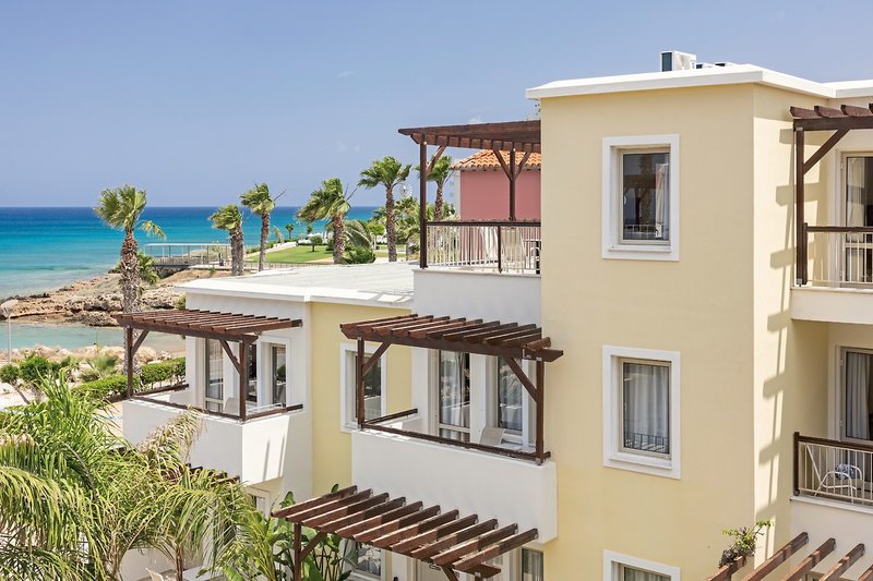 Louis Althea Beach 18