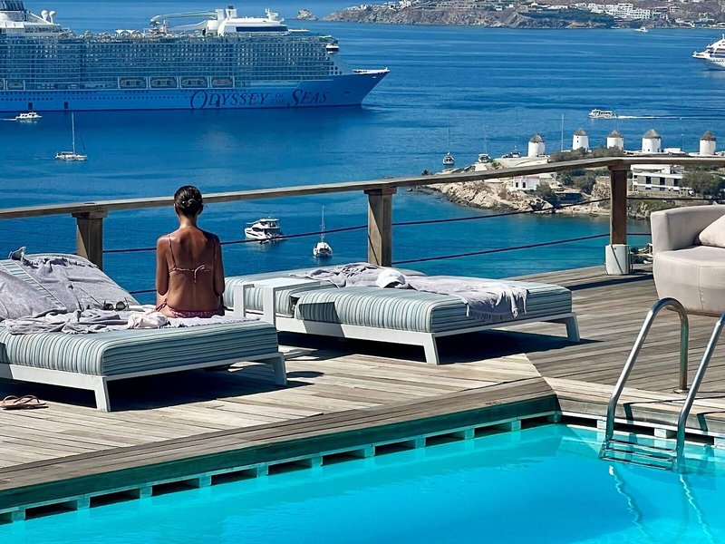 Tharroe of Mykonos 12