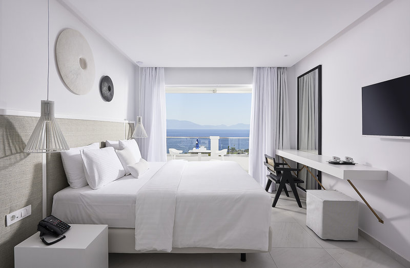 Dimitra Beach Hotel & Suites 8