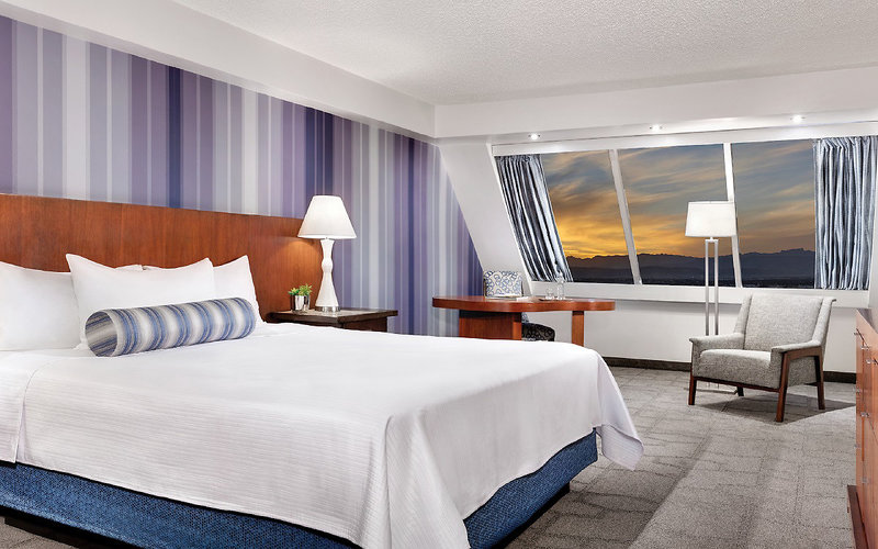 Luxor Hotel & Casino 4