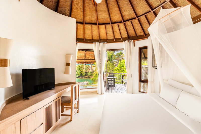 Aana Resort 9