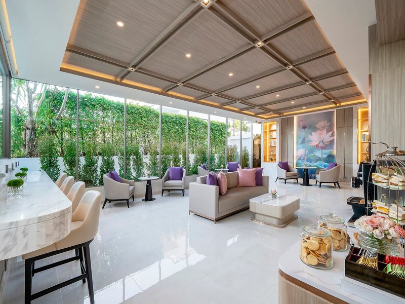 Centre Point Sukhumvit 10 8