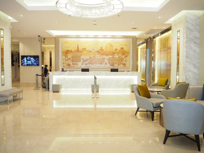 Centre Point Silom 10