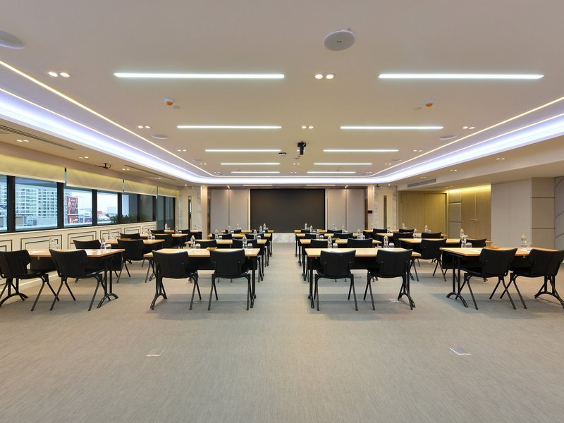 Centre Point Silom 18
